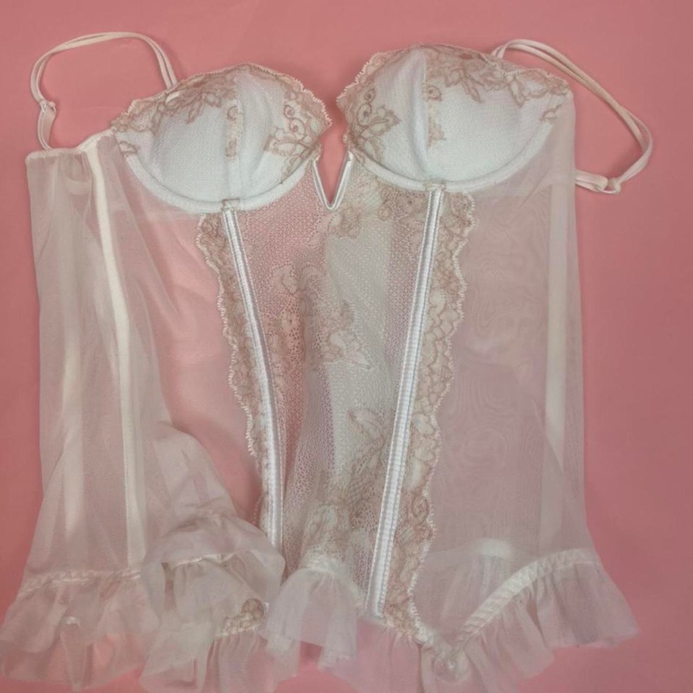 ❌SOLD-DEPOP❌ Vintage White Corset Top - Picture 4 of 6